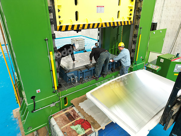 汽車電池液冷板液壓機試機完成