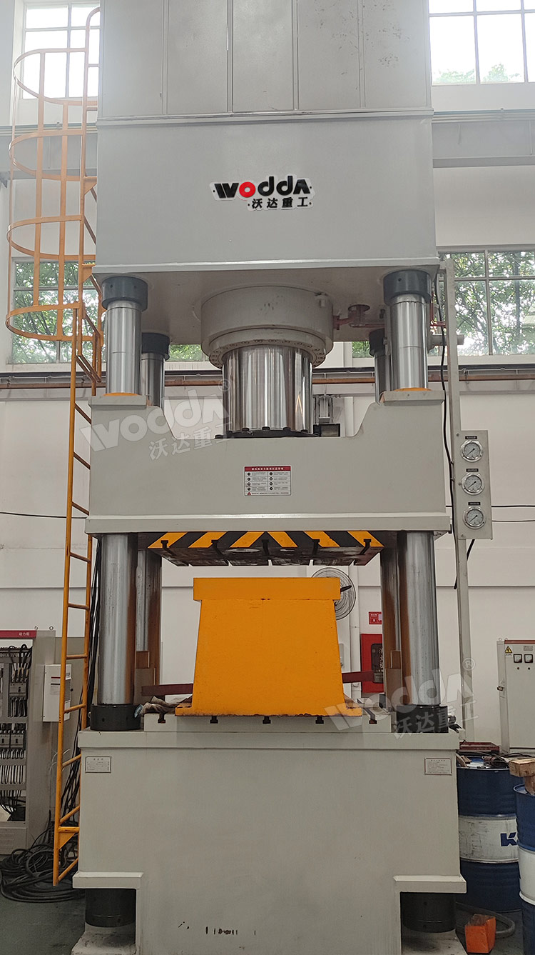 800噸冷擠壓成型液壓機(jī)客戶(hù)現(xiàn)場(chǎng)