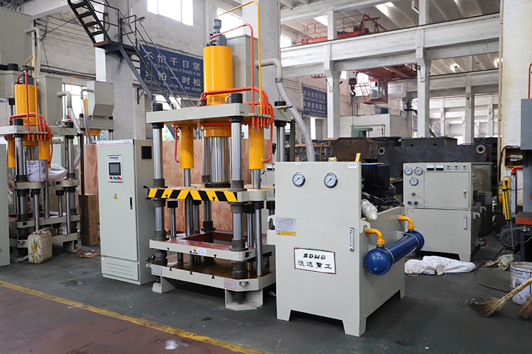 100T四梁四柱液壓機 100T四梁四柱液壓機